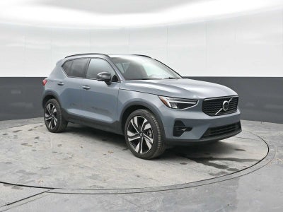 2023 Volvo XC40 Plus Dark Theme
