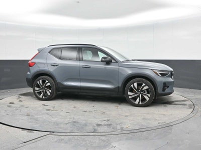 2023 Volvo XC40 Plus Dark Theme