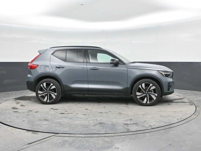 2023 Volvo XC40 Plus Dark Theme