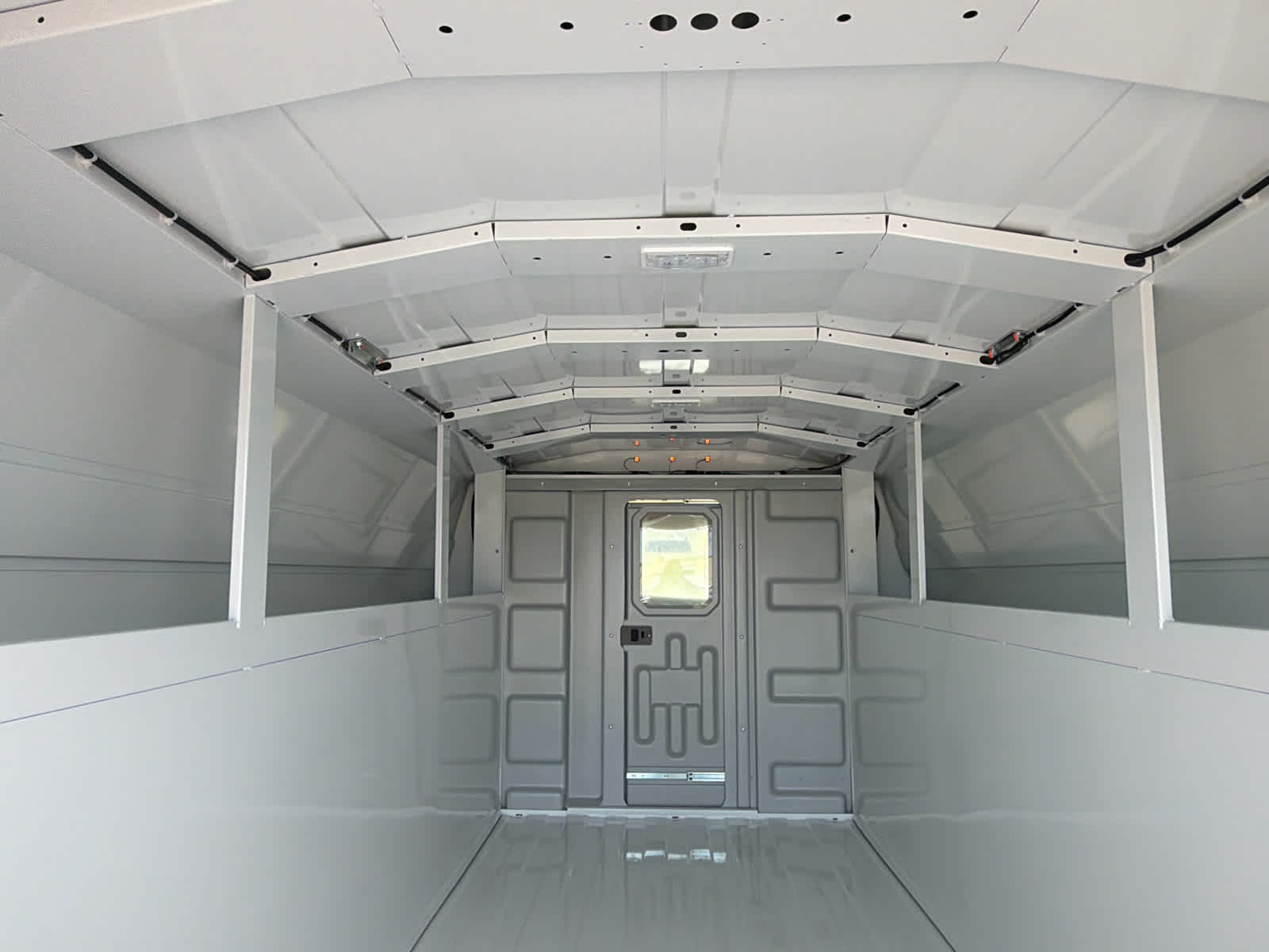 2025 GMC Savana Cutaway 3500 1WT