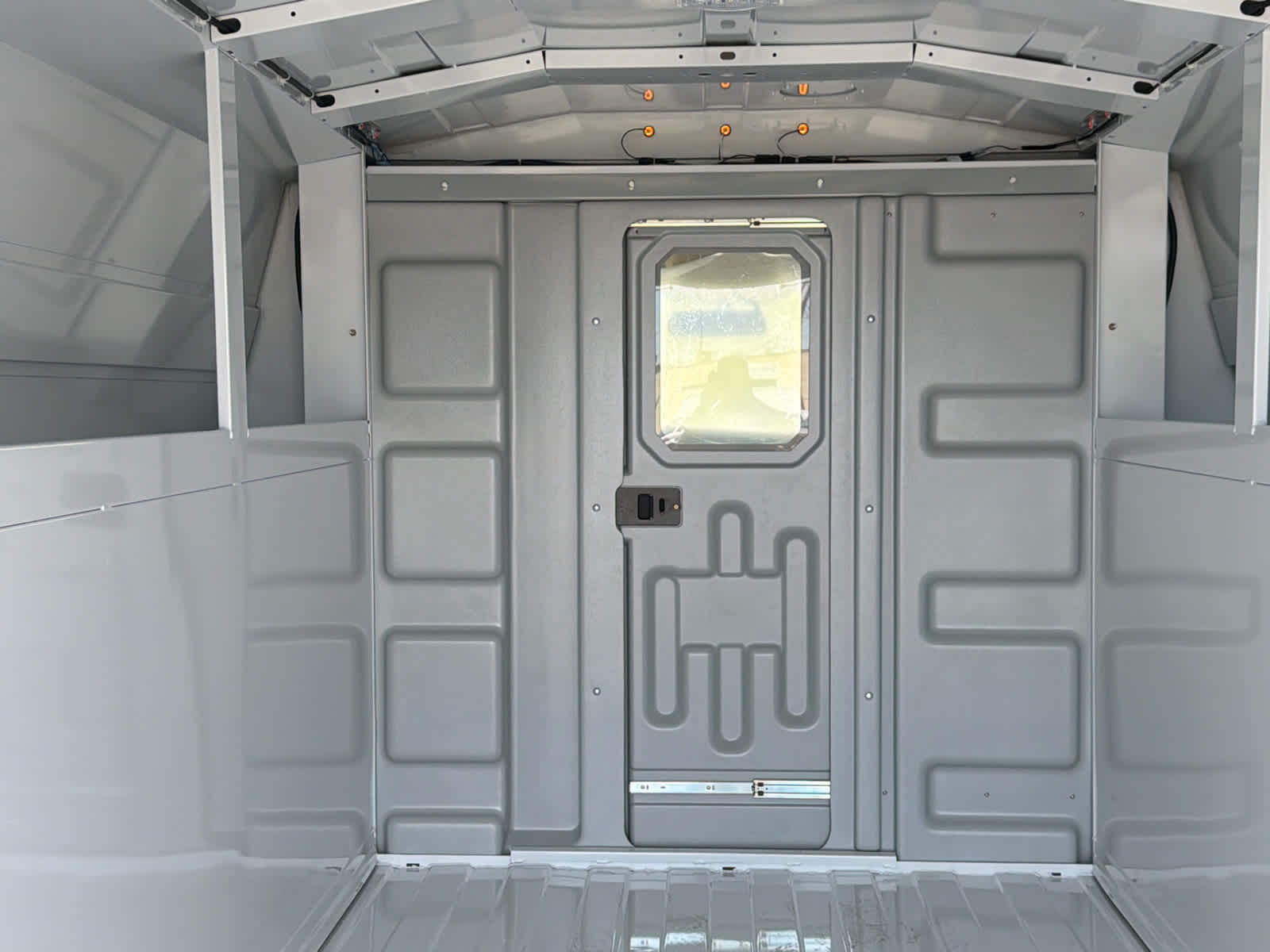 2025 GMC Savana Cutaway 3500 1WT