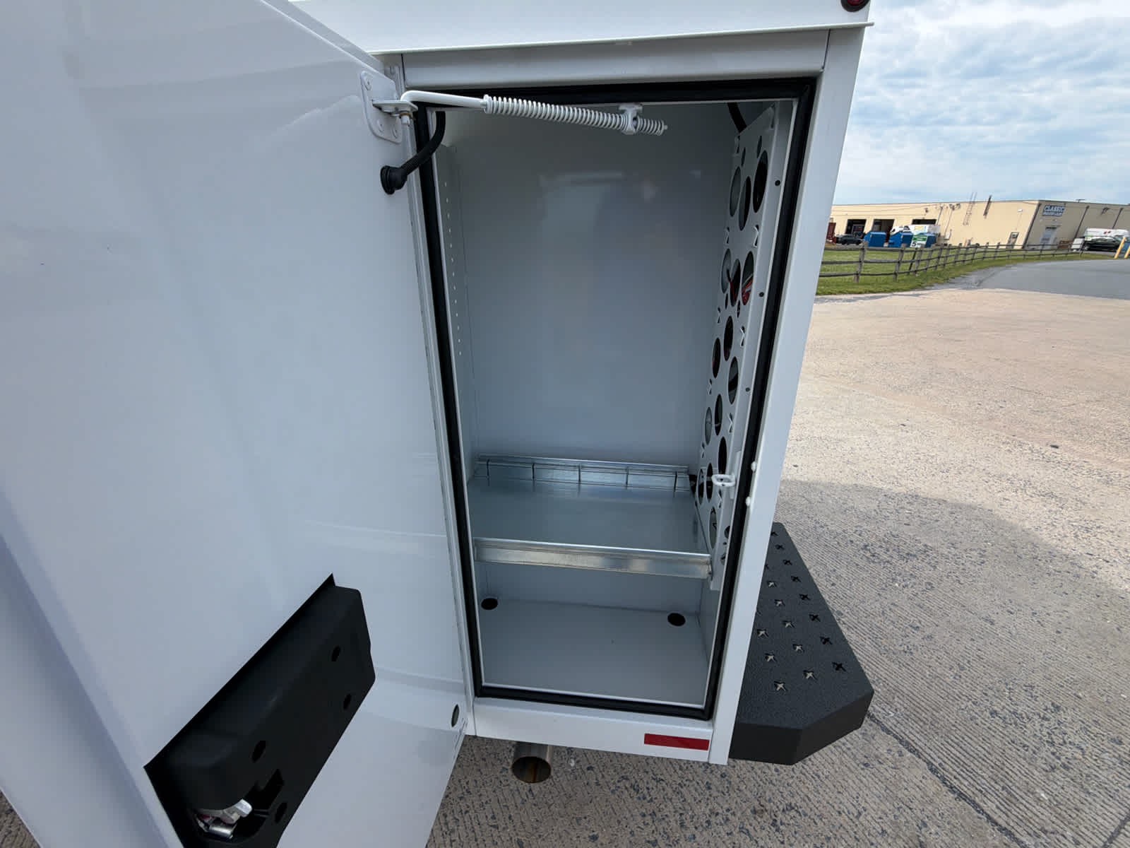 2025 GMC Savana Cutaway 3500 1WT