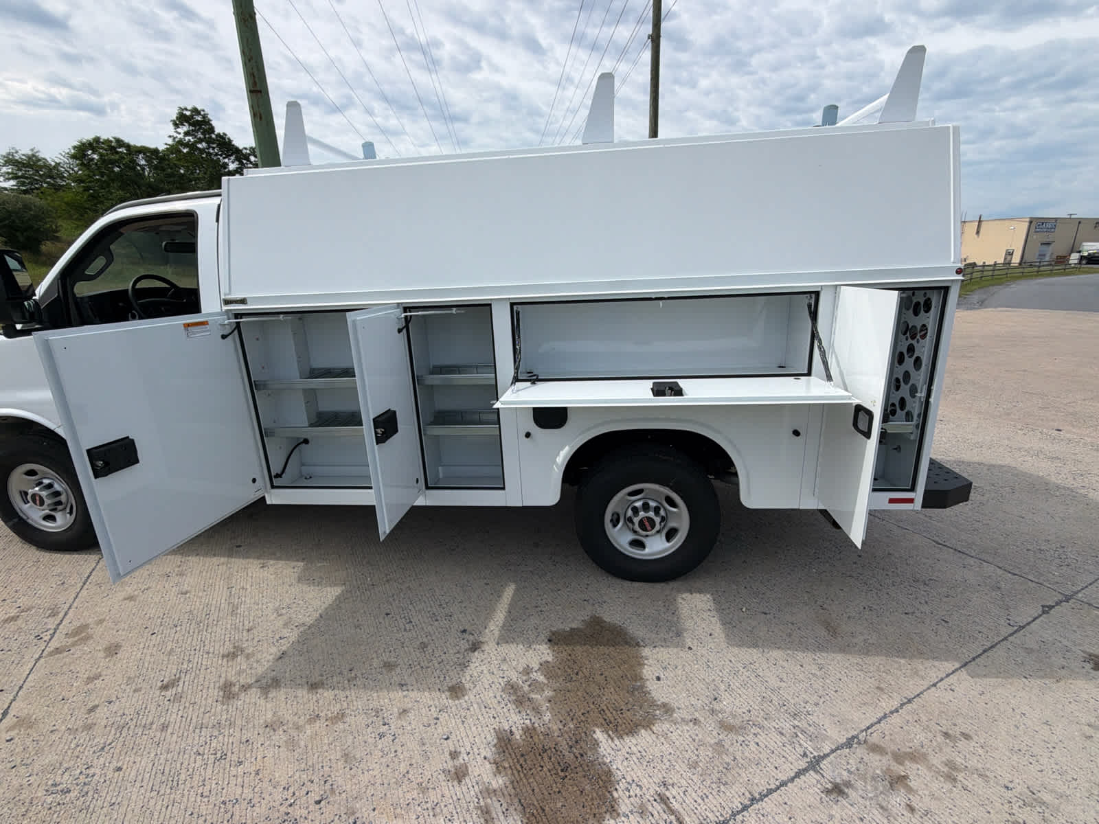 2025 GMC Savana Cutaway 3500 1WT