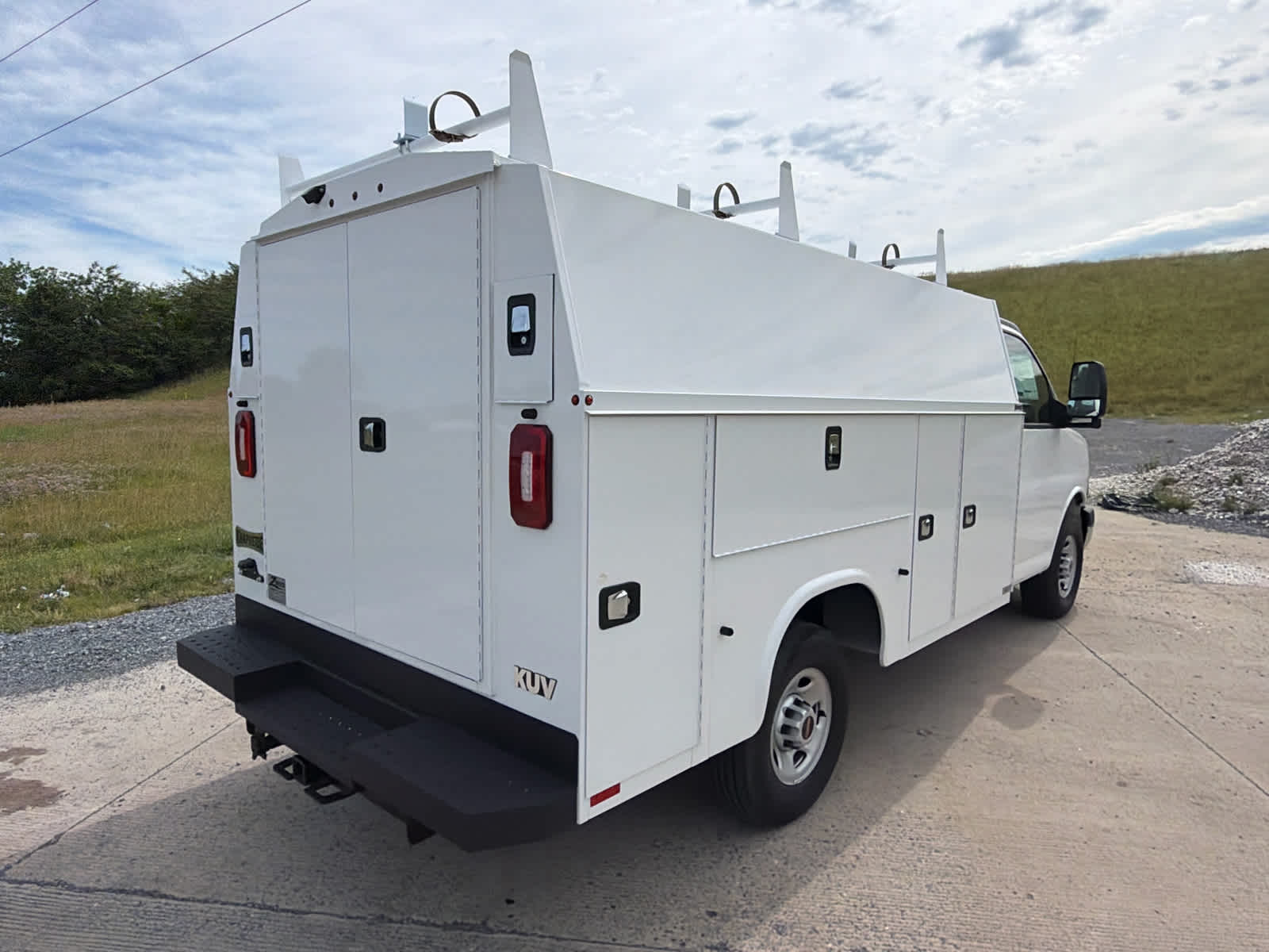 2025 GMC Savana Cutaway 3500 1WT