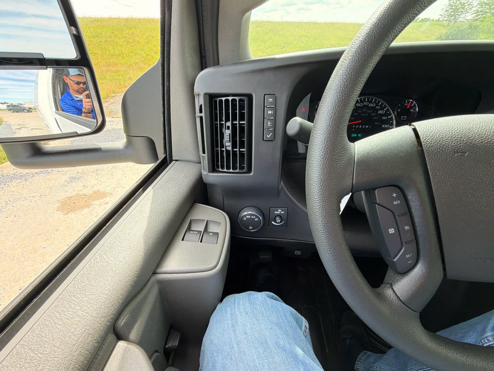 2025 GMC Savana Cutaway 3500 1WT