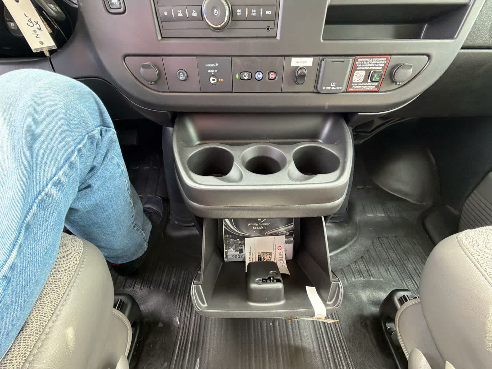 2025 GMC Savana Cutaway 3500 1WT