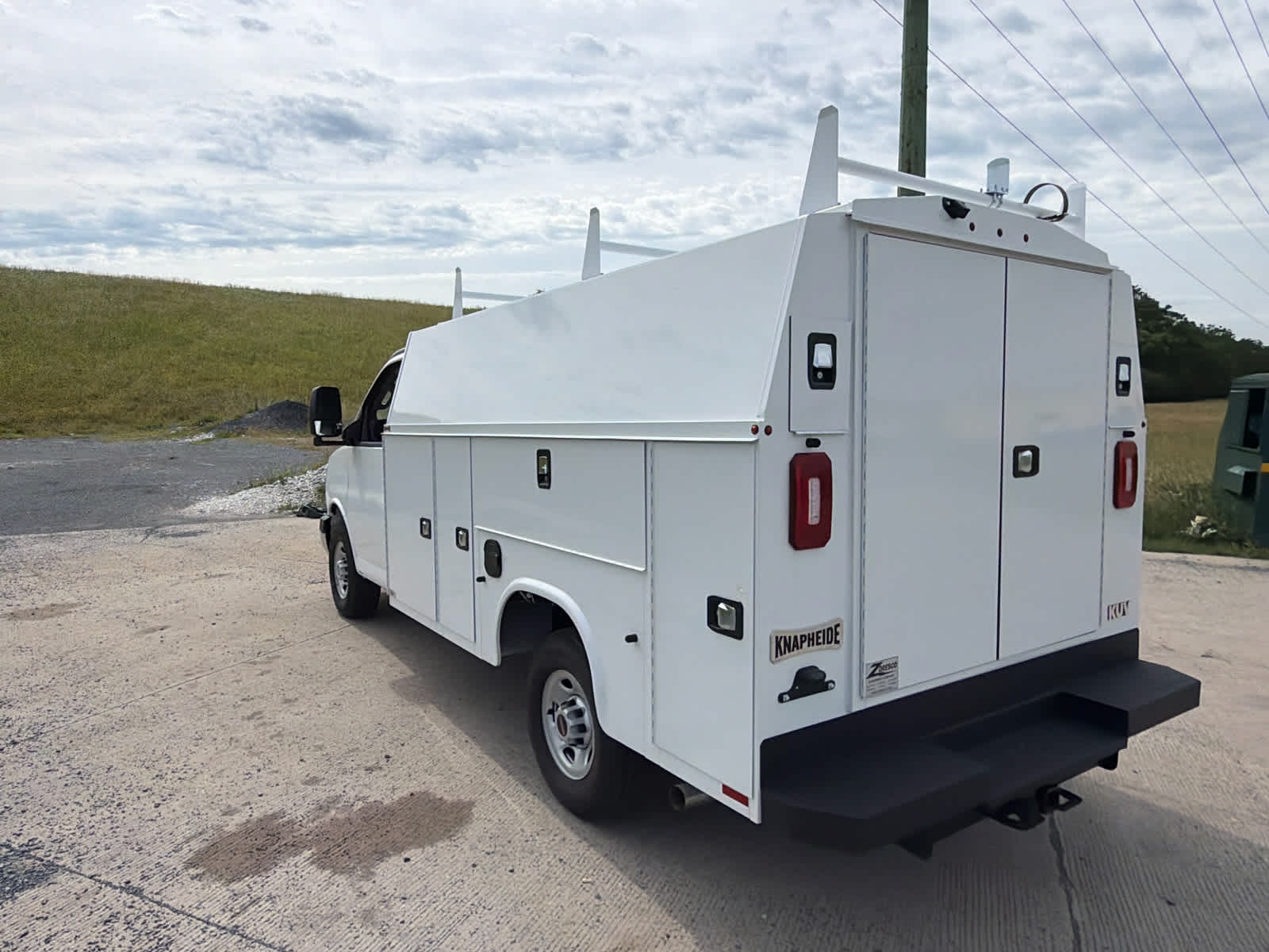 2025 GMC Savana Cutaway 3500 1WT