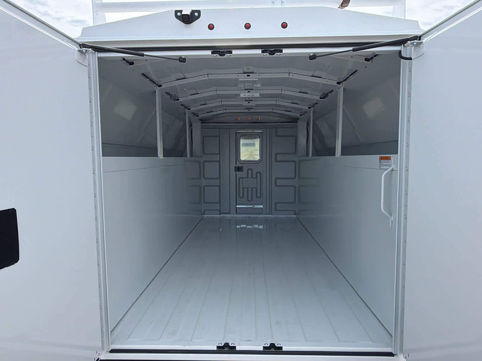 2025 GMC Savana Cutaway 3500 1WT