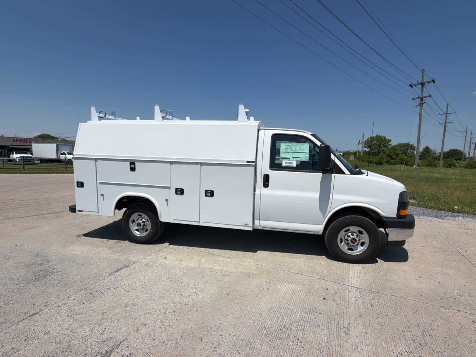 2025 GMC Savana Cutaway 3500 1WT