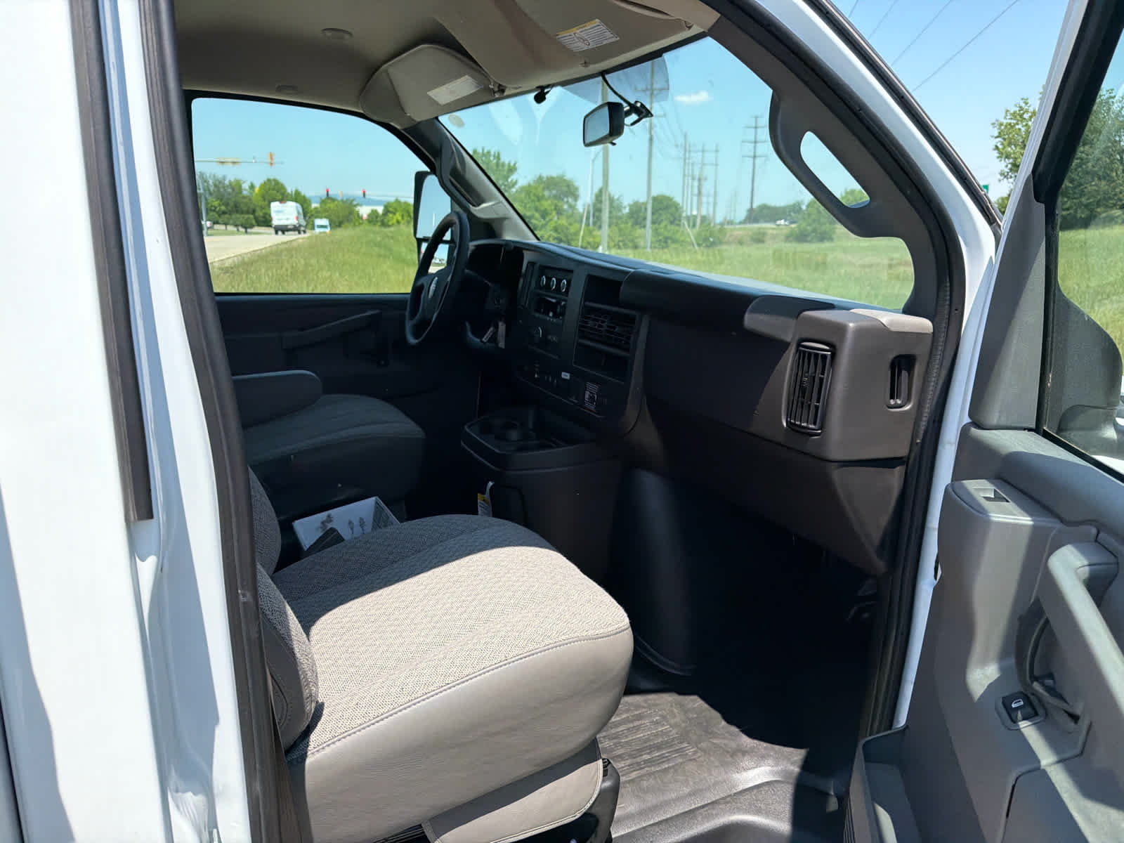 2025 GMC Savana Cutaway 3500 1WT