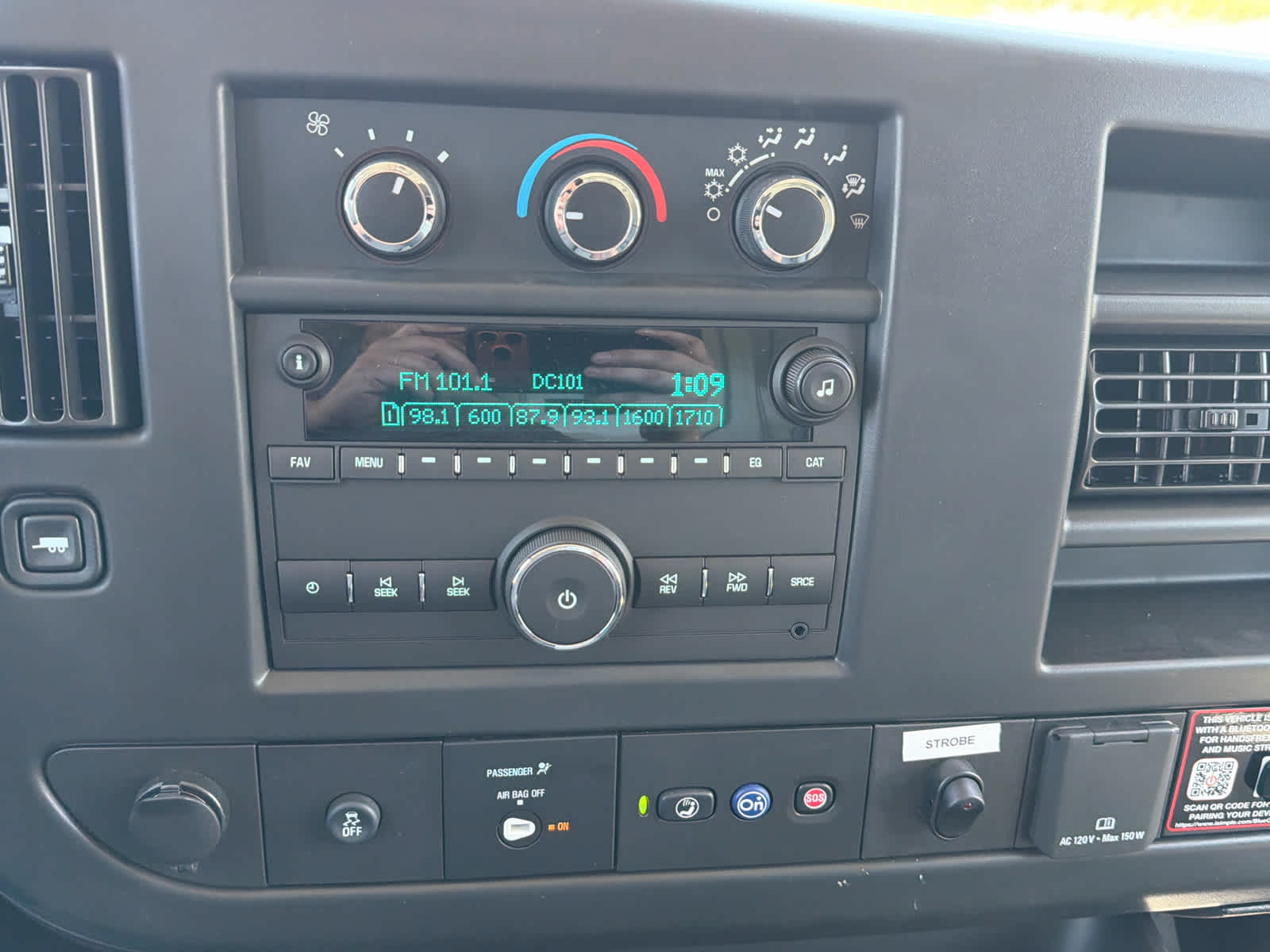 2025 GMC Savana Cutaway 3500 1WT
