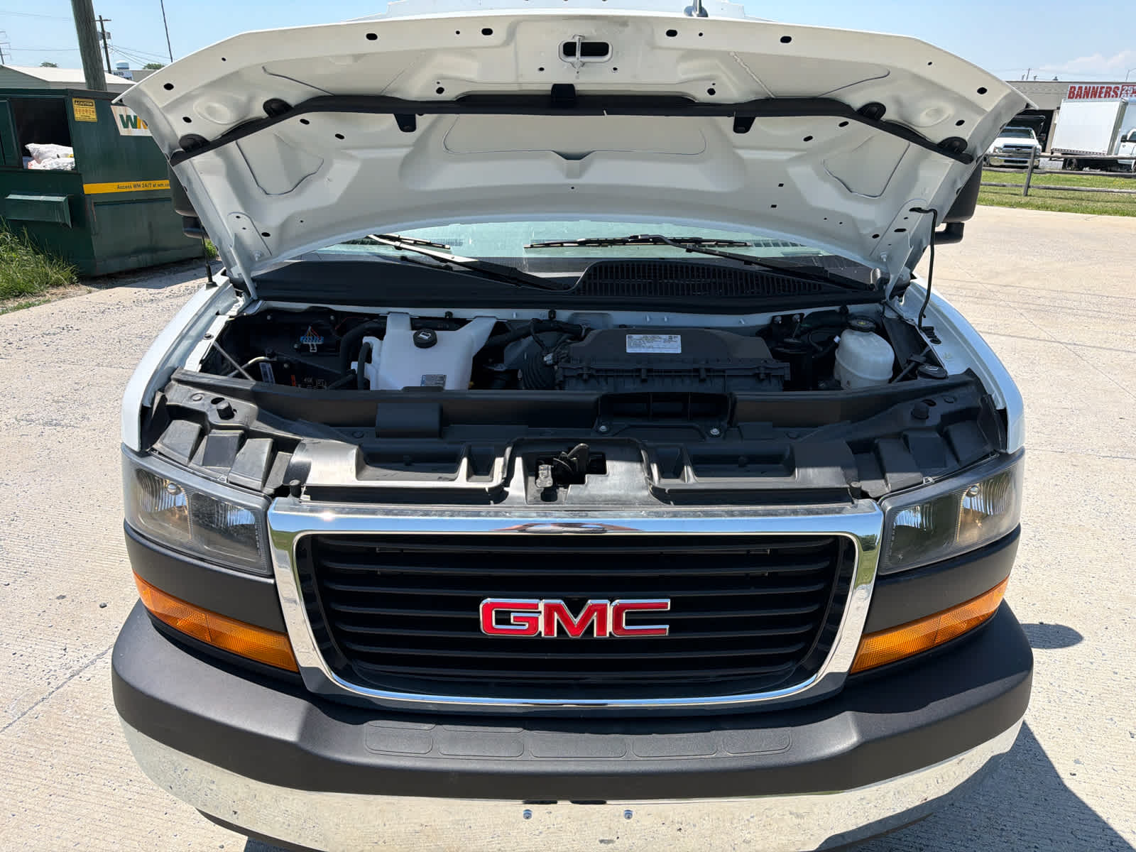 2025 GMC Savana Cutaway 3500 1WT