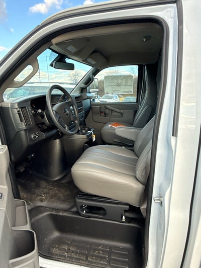 2025 GMC Savana Cutaway 3500 1WT