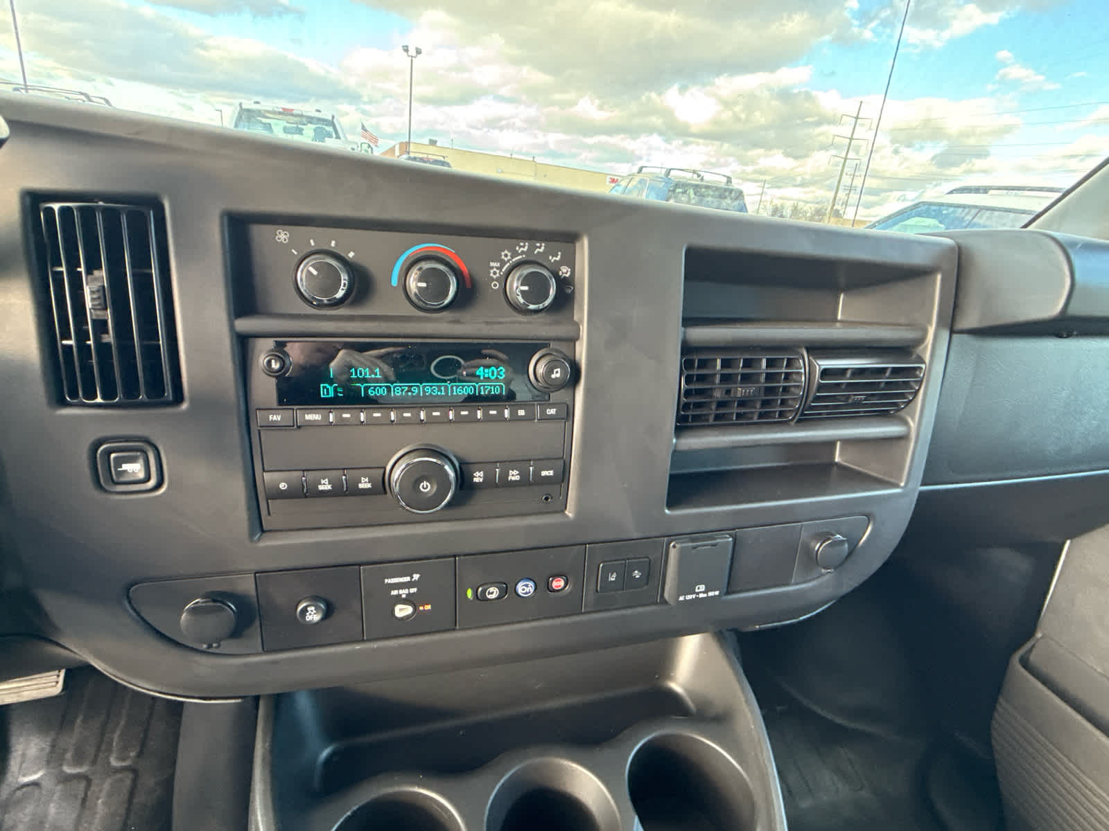 2025 GMC Savana Cutaway 3500 1WT