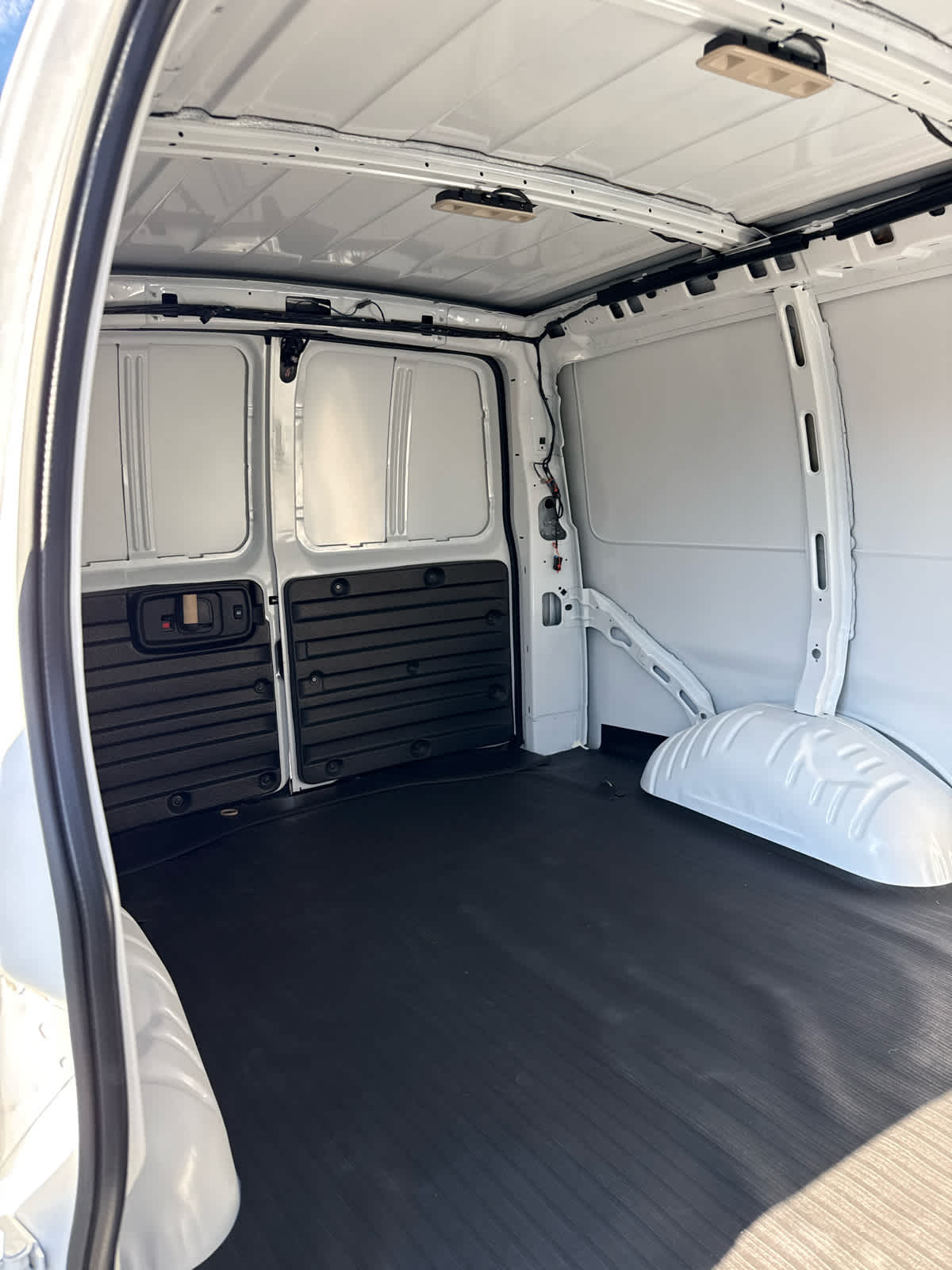 2025 GMC Savana Cargo 2500 Work Van