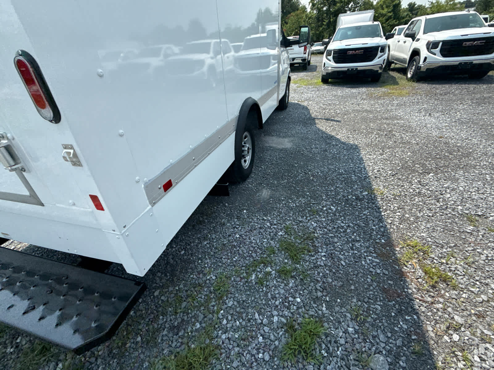 2025 GMC Savana Cutaway 3500 1WT