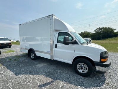 2025 GMC Savana Cutaway 3500 1WT