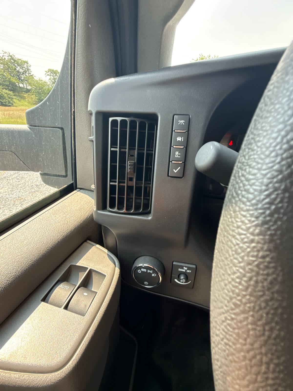 2025 GMC Savana Cutaway 3500 1WT