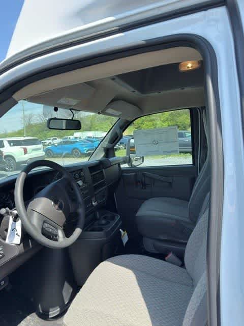 2025 GMC Savana Cutaway 3500 1WT