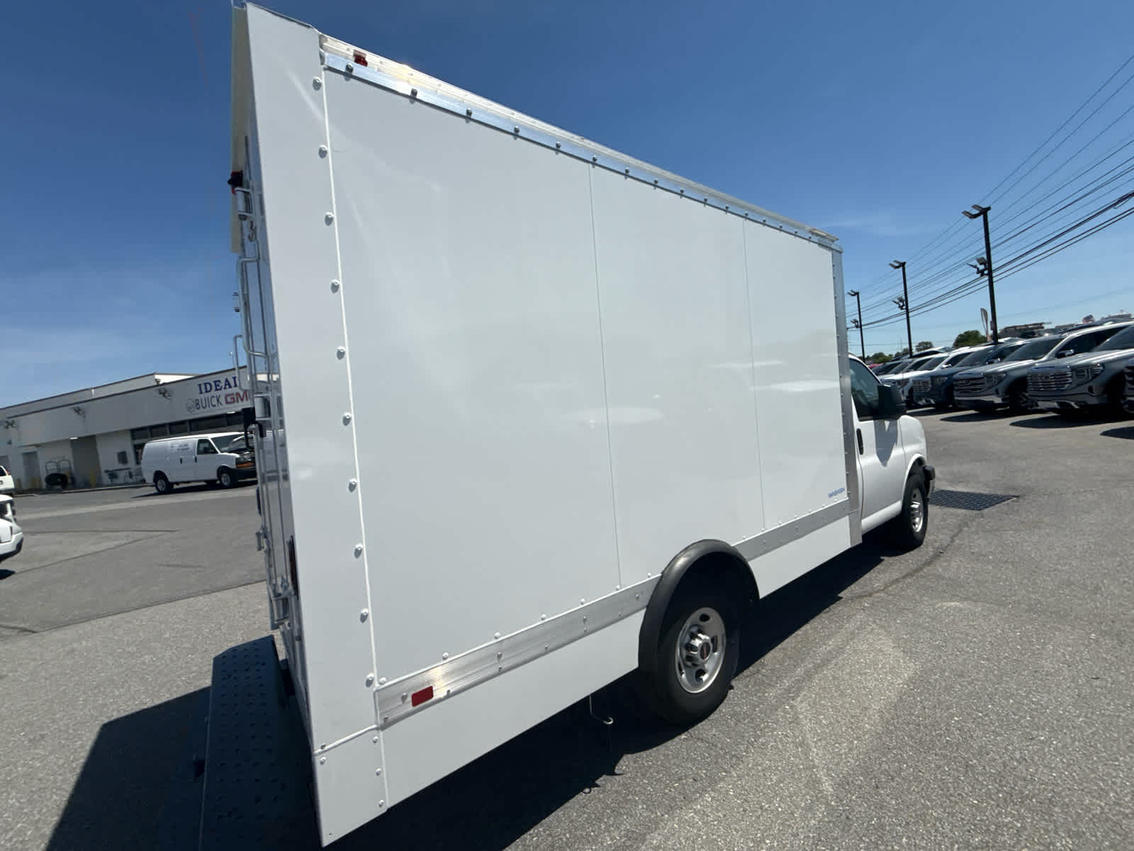 2025 GMC Savana Cutaway 3500 1WT