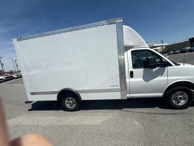 2025 GMC Savana Cutaway 3500 1WT