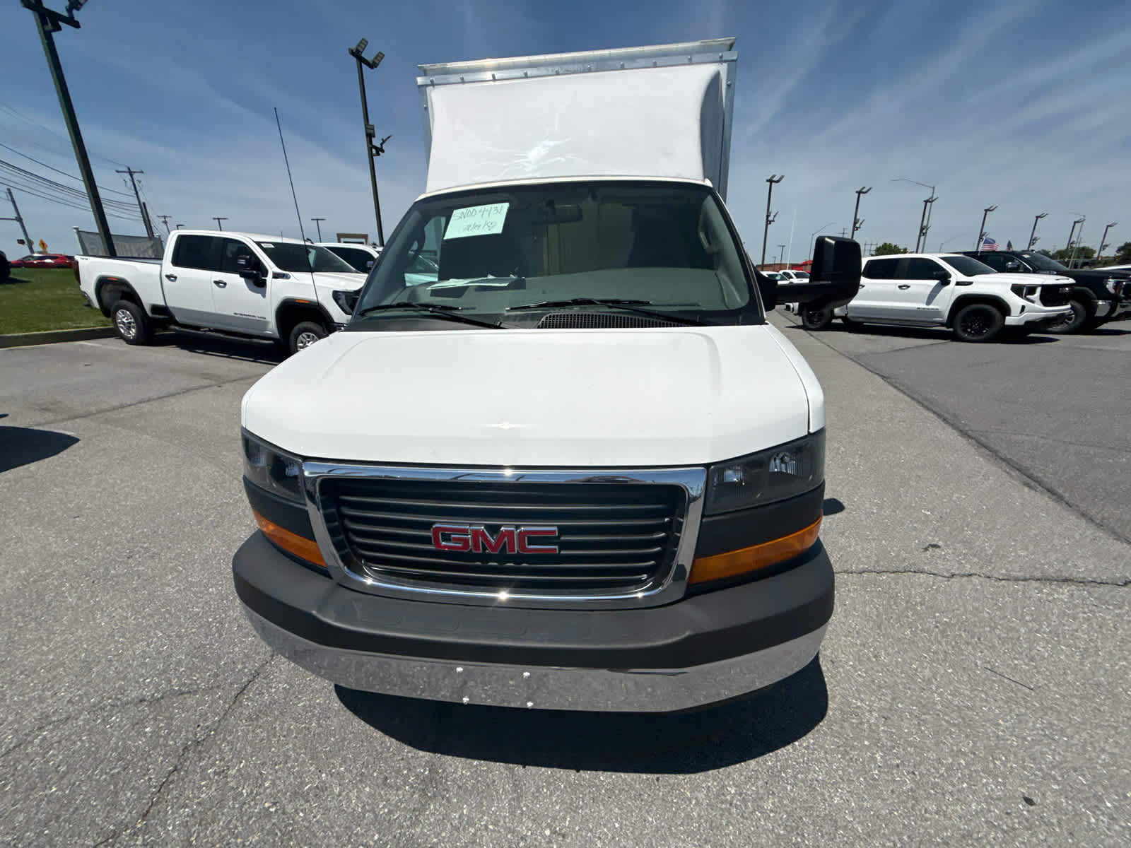 2025 GMC Savana Cutaway 3500 1WT