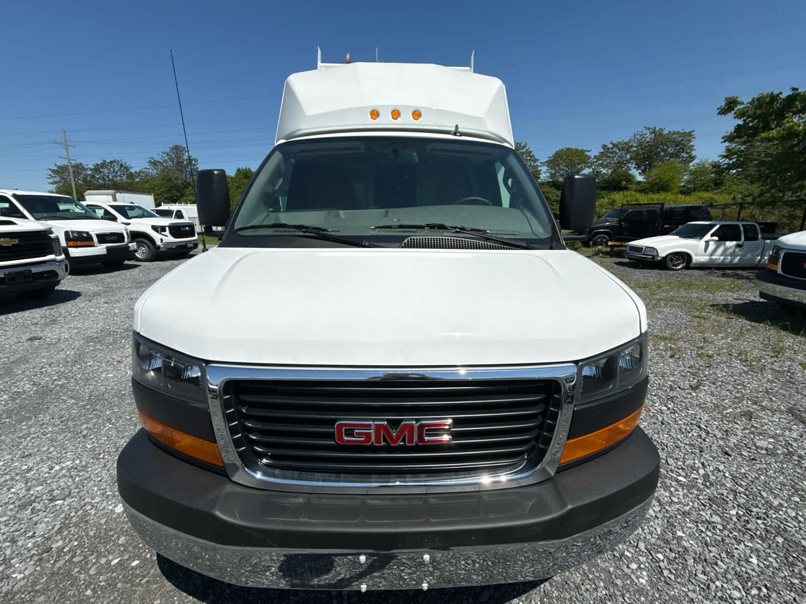 2025 GMC Savana Cutaway 3500 1WT