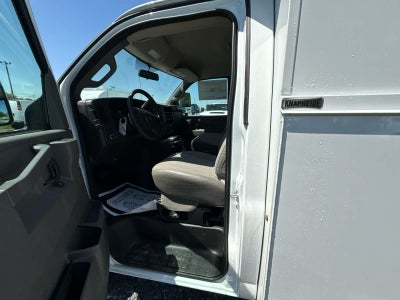 2025 GMC Savana Cutaway 3500 1WT