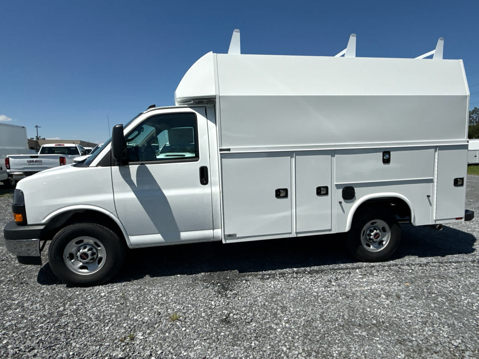 2025 GMC Savana Cutaway 3500 1WT