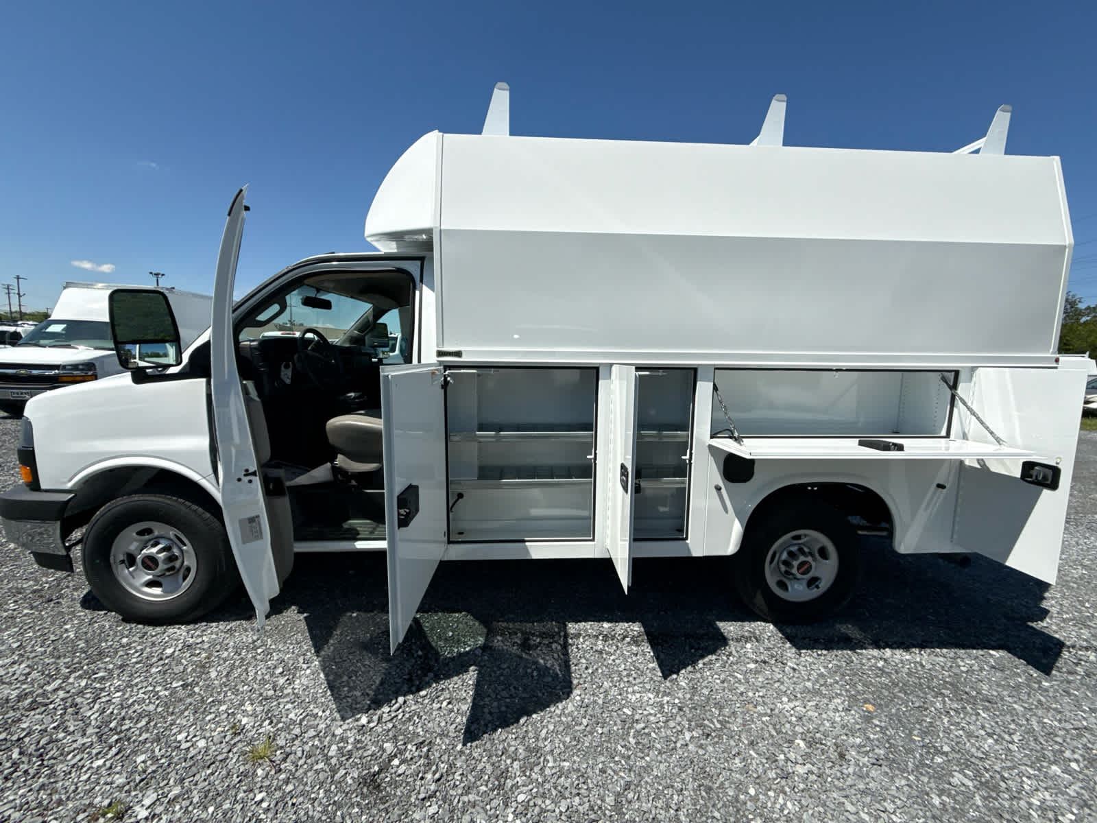 2025 GMC Savana Cutaway 3500 1WT