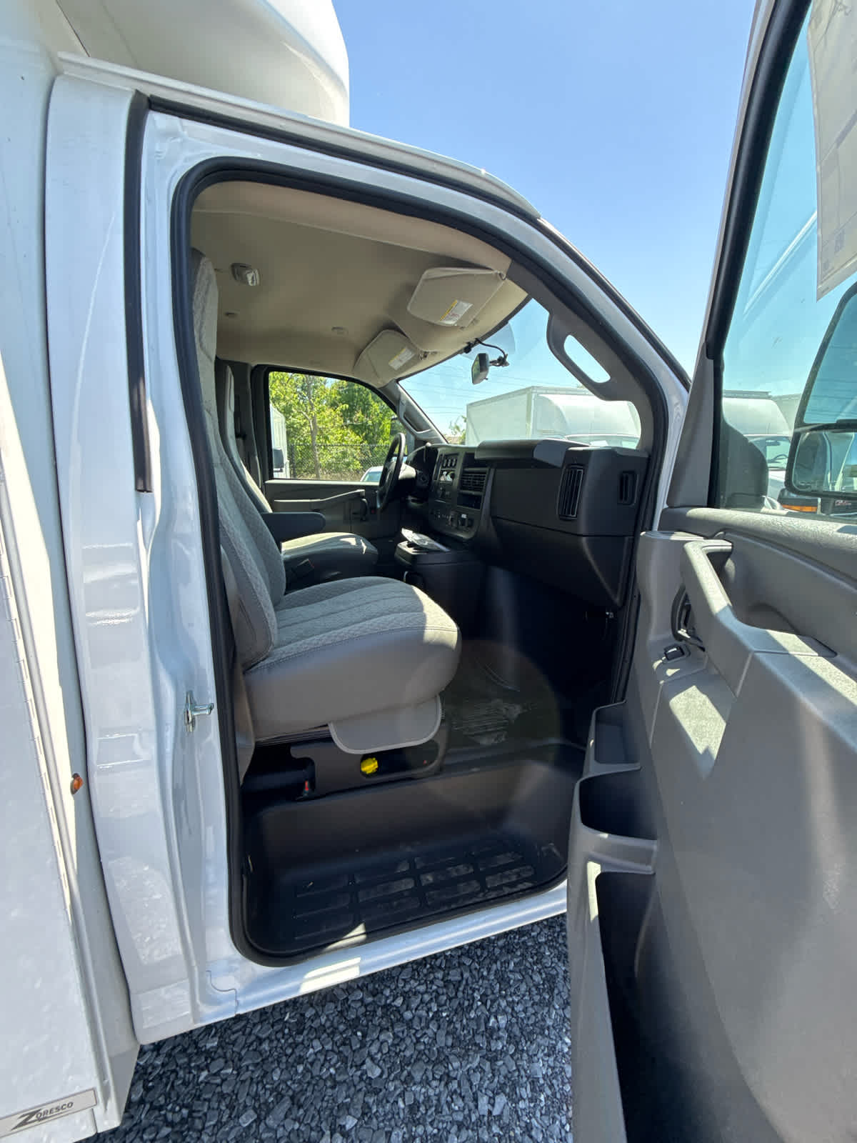 2025 GMC Savana Cutaway 3500 1WT