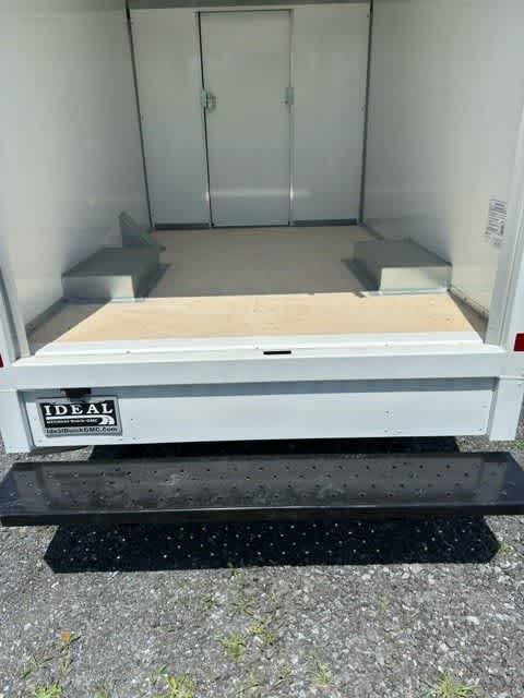 2025 GMC Savana Cutaway 3500 1WT