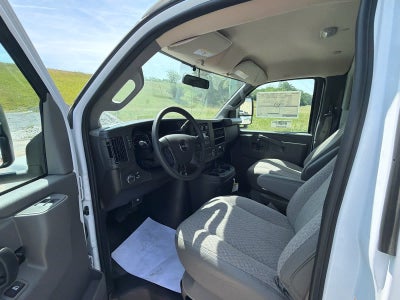 2025 GMC Savana Cutaway 3500 1WT