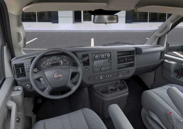 2025 GMC Savana Cutaway 3500 1WT