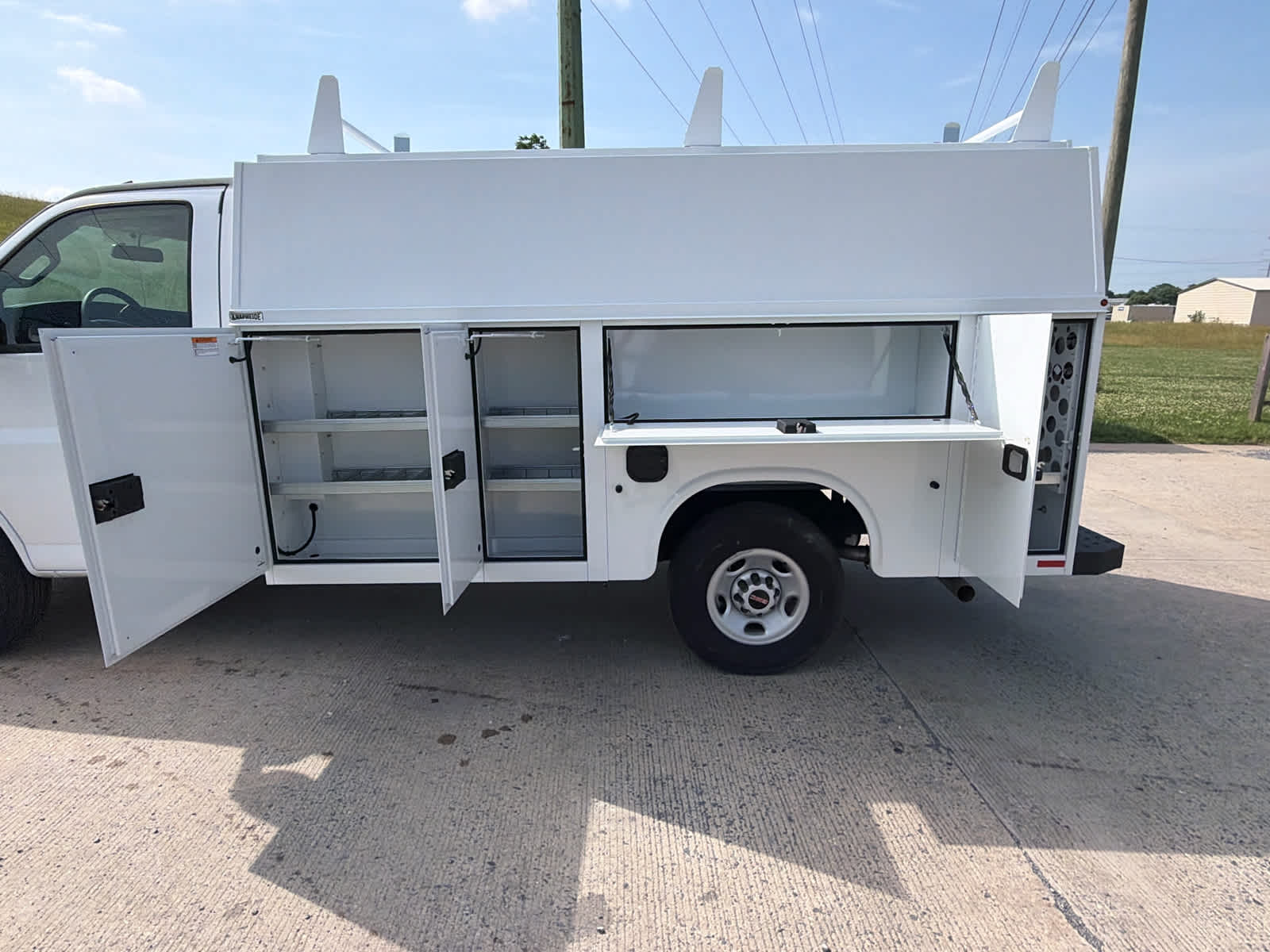 2025 GMC Savana Cutaway 3500 1WT